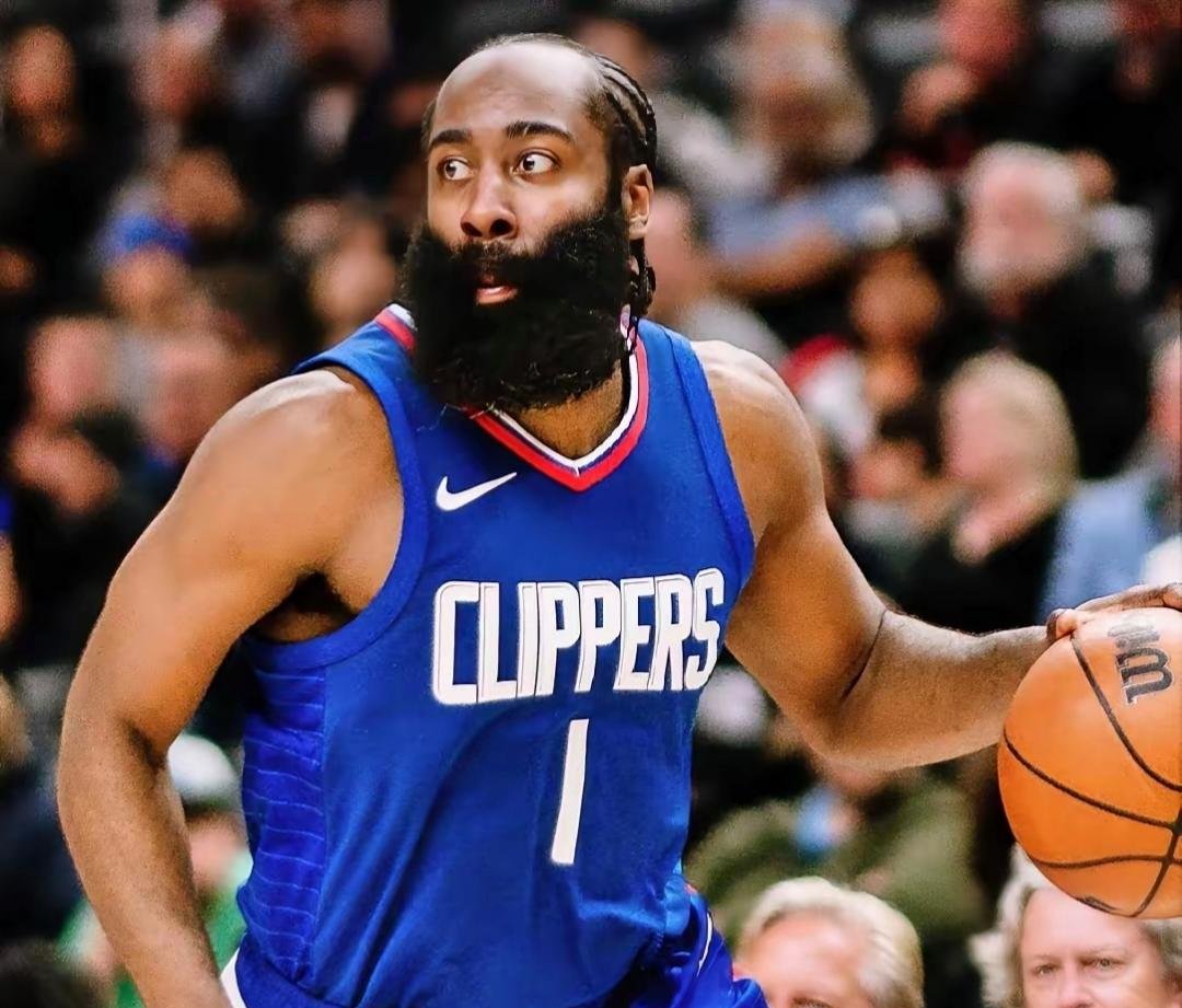 哈登回归赛场，挺进下一轮首场状态亮眼，拜仁观众沸腾！的简单介绍