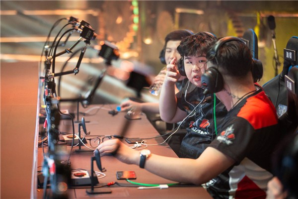 TheShy重返赛场，重返赛场首场状态出色，尤文图斯观众沸腾！